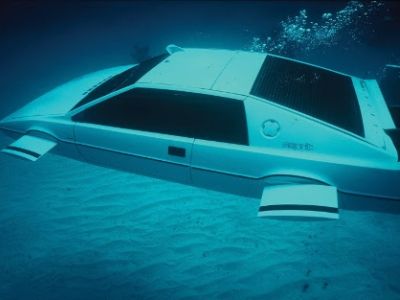 Глава «Теслы» сделает из машины агента 007 рабочую субмарину
